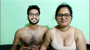 Desi college couple gets naughty in the dorm room