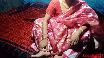 A fiery-red saree clad Bengali mother indulges in extreme pleasure (Authorized video by Localsex31)