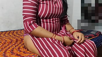 Sexy Indian housewife with a desirable ass in homemade video