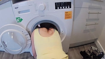 A natural tits babe gets rescued from a washing machine